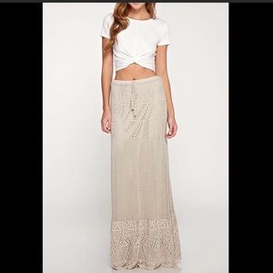 Lovestitch size M crochet skirt. Beige colo. NWOT